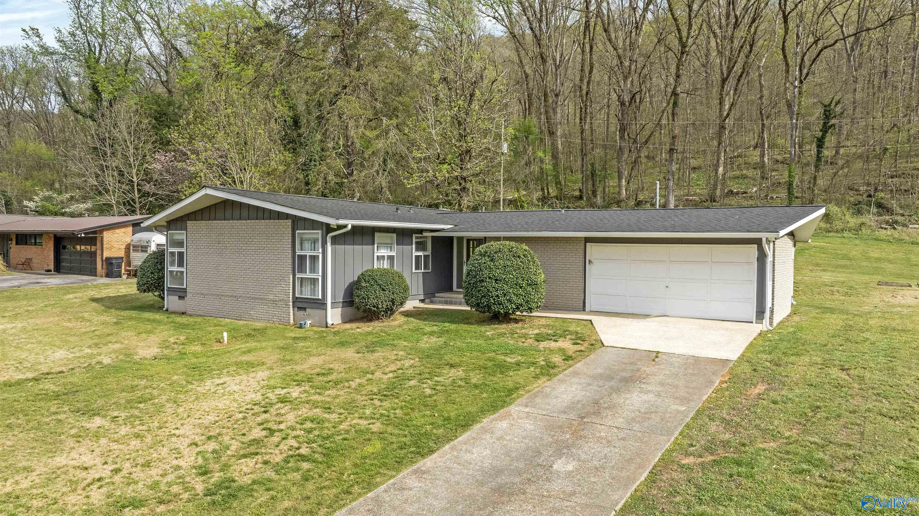 308 Hamilton Drive NE