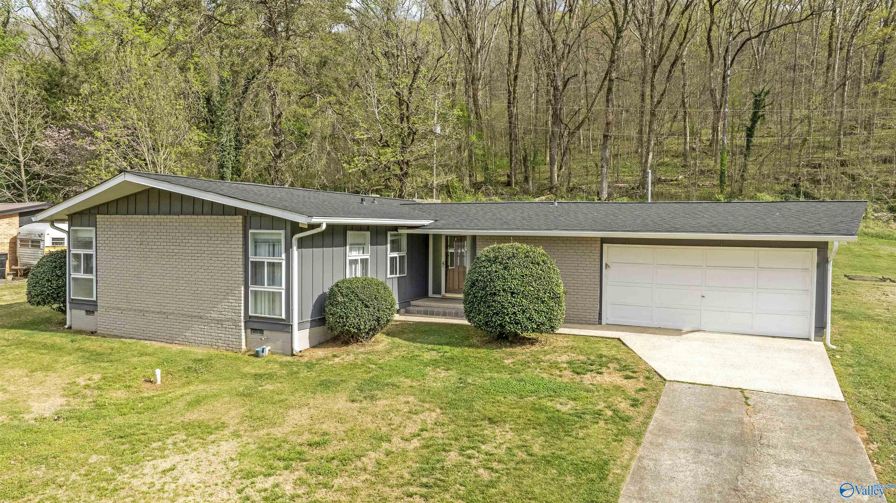 308 Hamilton Drive NE
