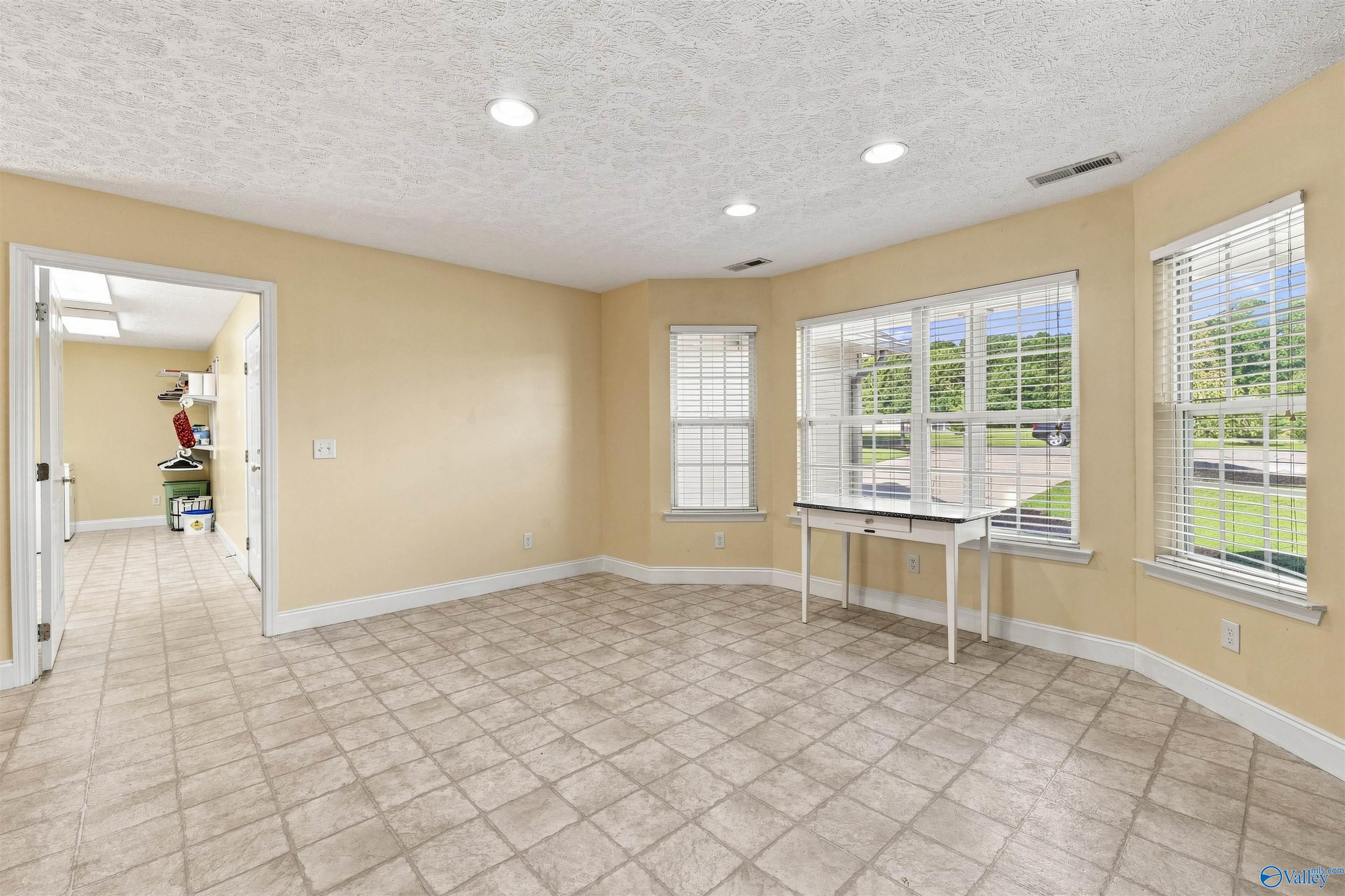 11 Autumn Run Road NE