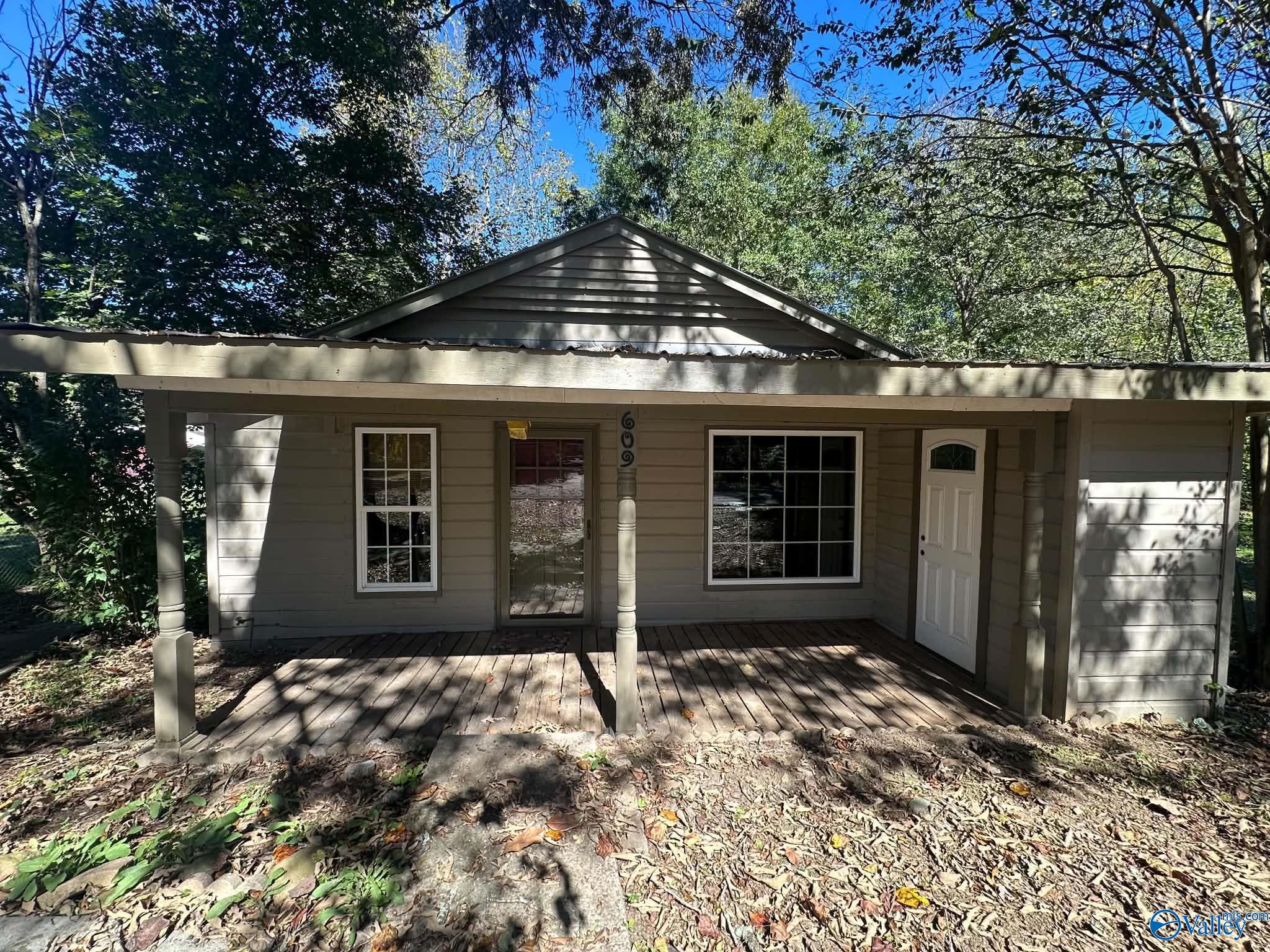 609 Center Street