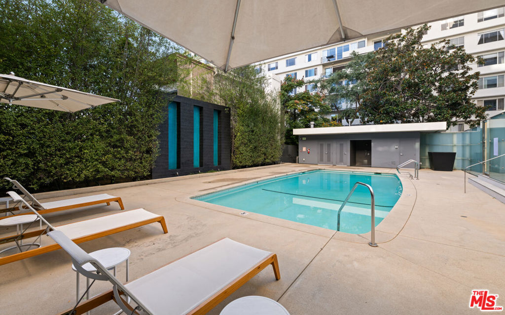 838 N Doheny Drive 1205
