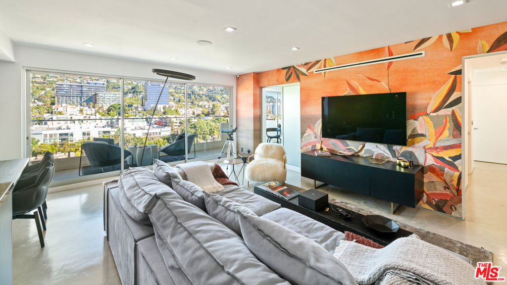 838 N Doheny Drive 1205
