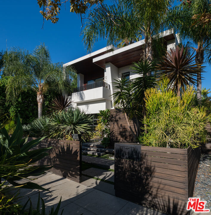 844 N Harper Avenue