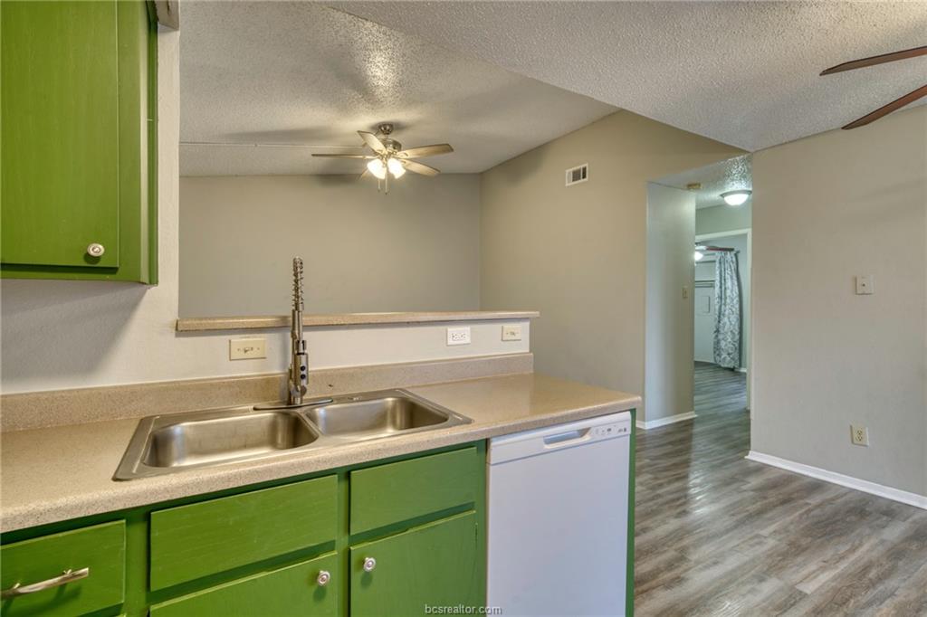 717 Wellesley Court Unit: B