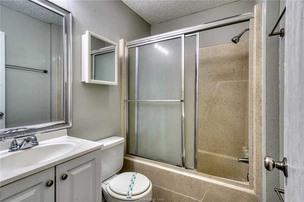 717 Wellesley Court Unit: B