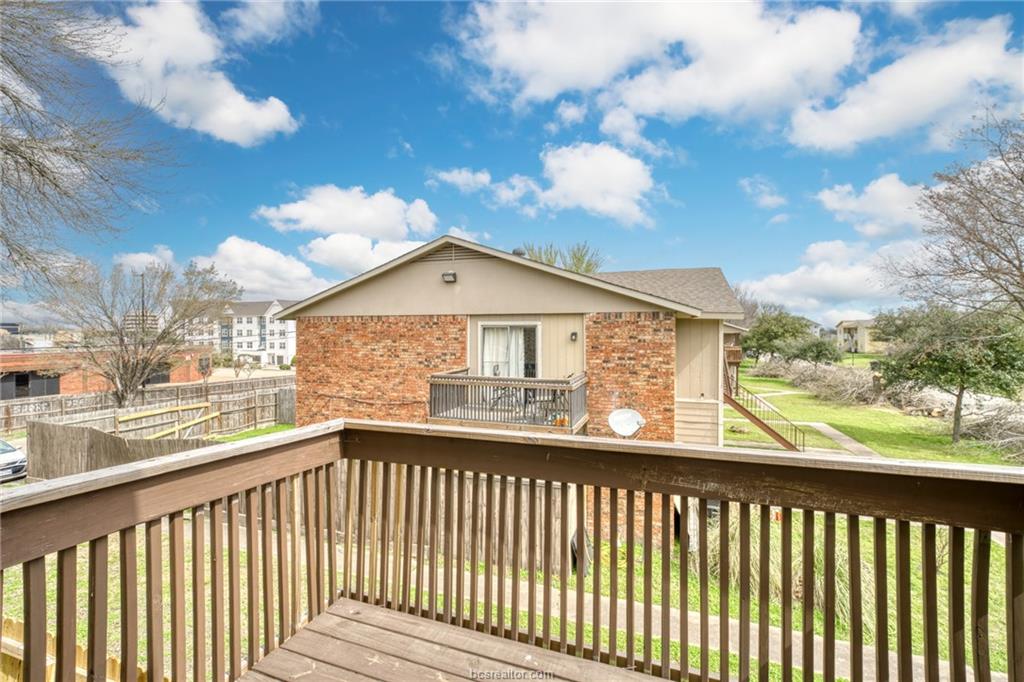 717 Wellesley Court Unit: B