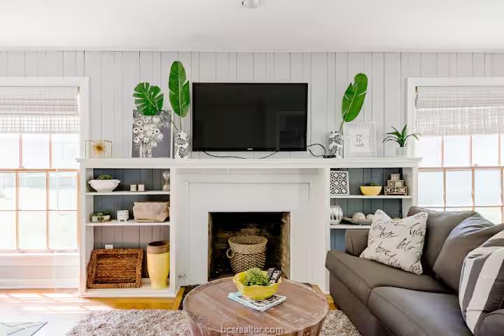 701 GILCHRIST