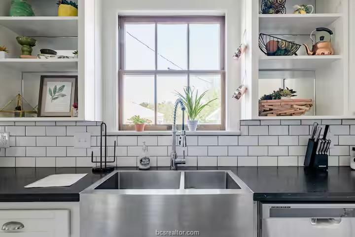 701 GILCHRIST