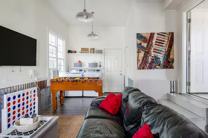 701 GILCHRIST