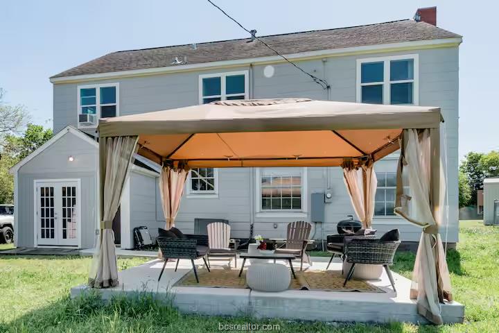 701 GILCHRIST