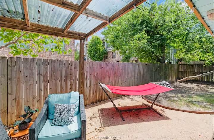 318 KYLE AVENUE