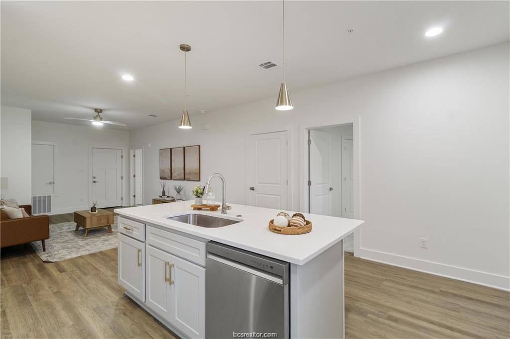 4013 Aspen Street Unit: 114