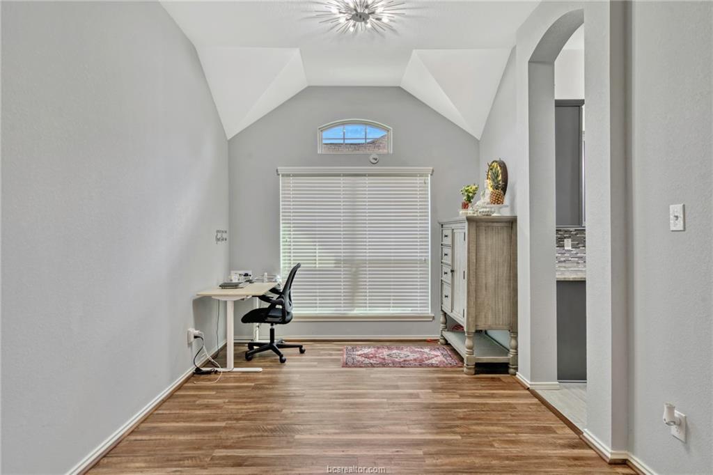 305 TRIUMPH COURT