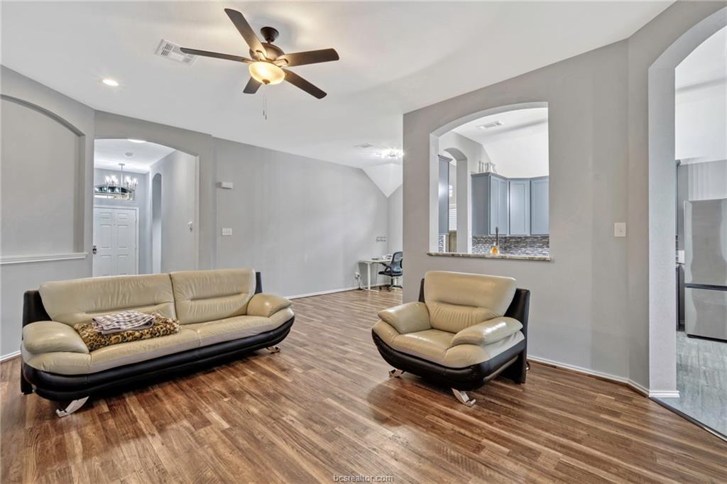 305 TRIUMPH COURT