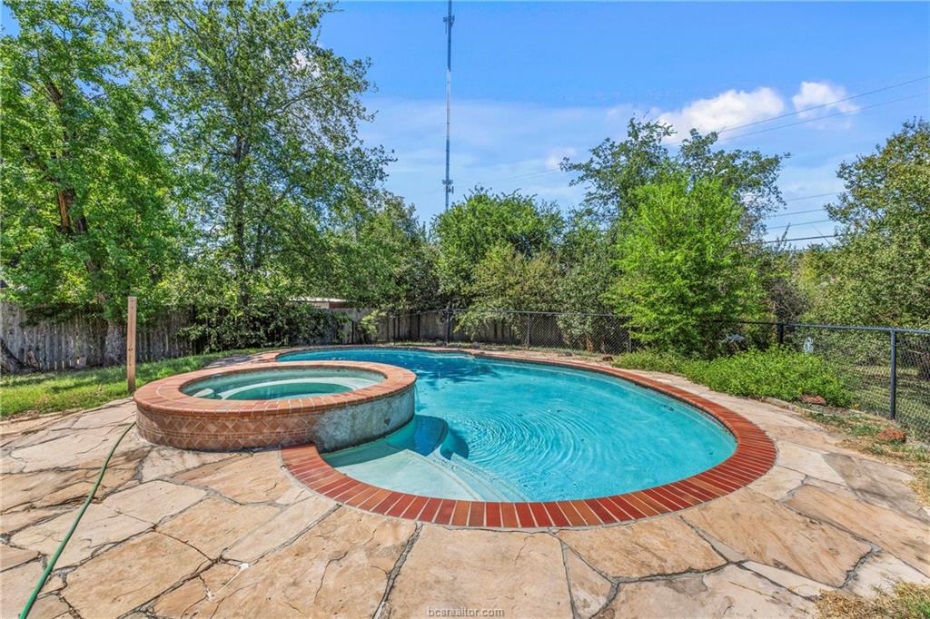 3702 Tanglewood Drive