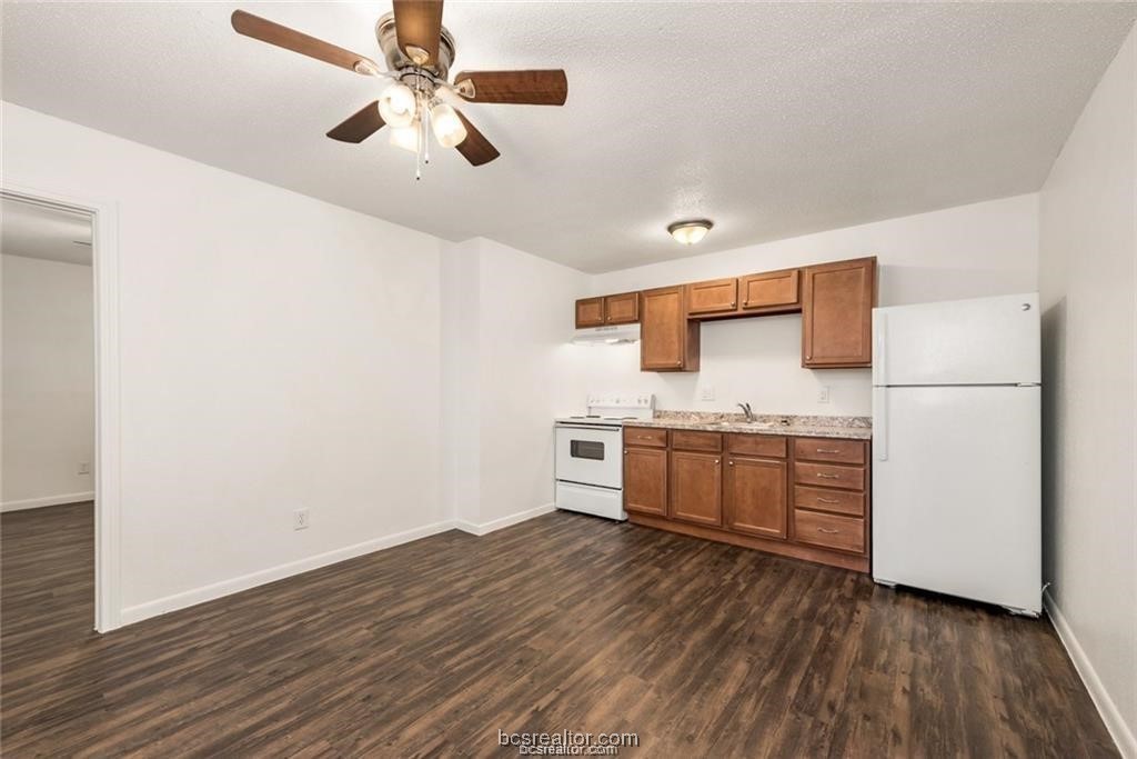 4305 College Main Street Unit: 9