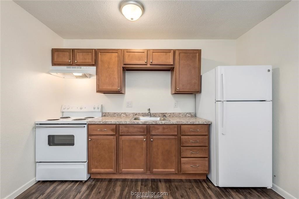 4305 College Main Street Unit: 9