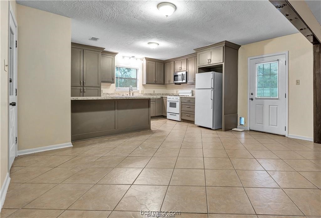 807 Holleman Drive