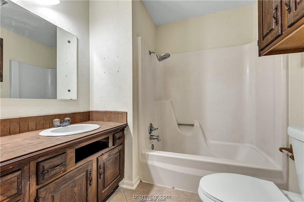 807 Holleman Drive