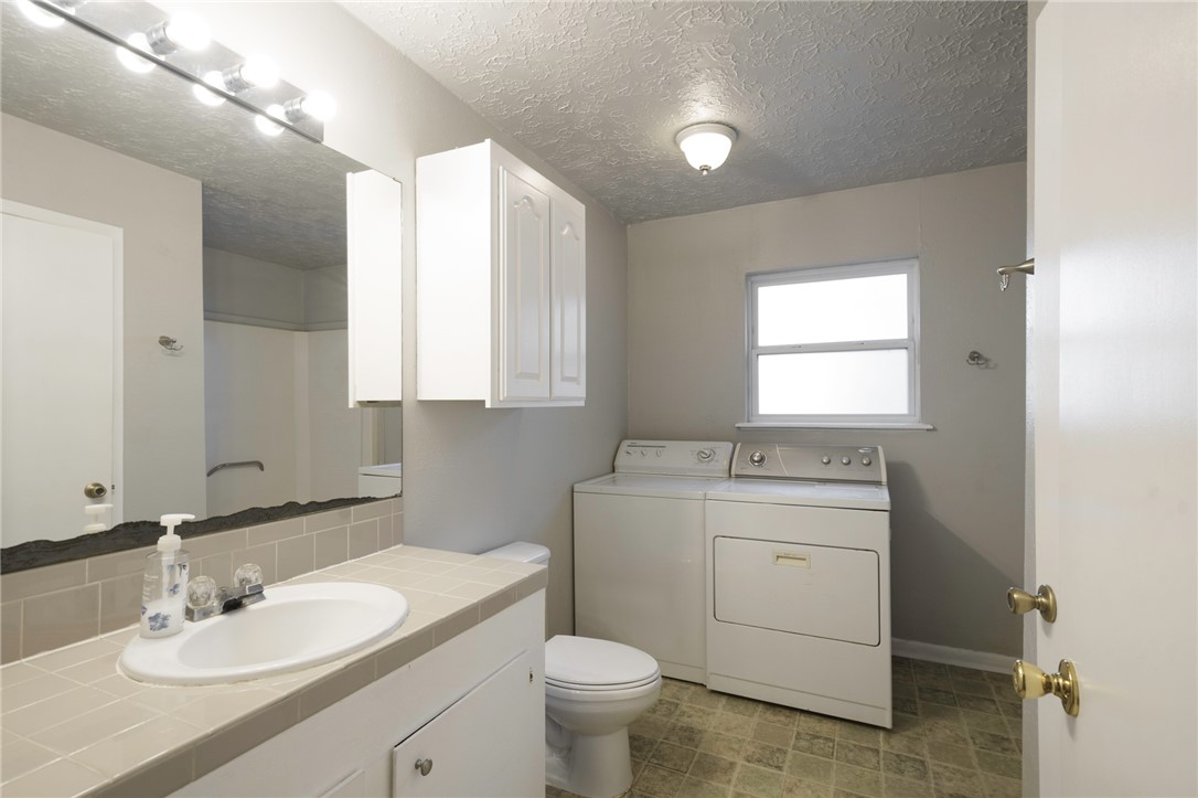 200 Richards Street B