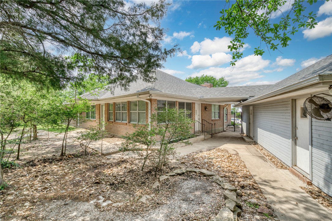 1402 Riverstone Court