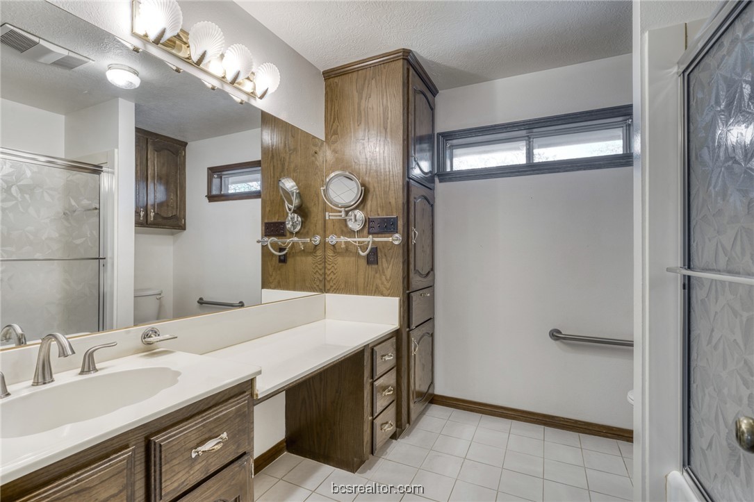 1402 Riverstone Court