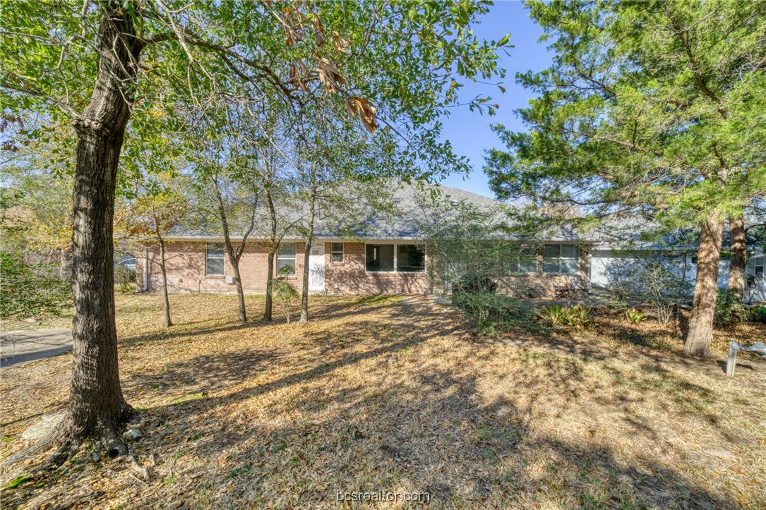 1402 Riverstone Court