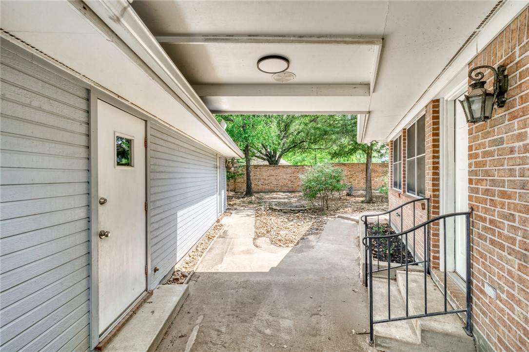 1402 Riverstone Court