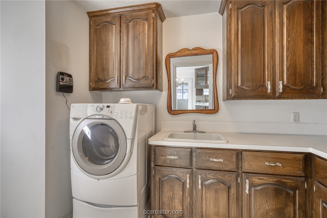 1402 Riverstone Court