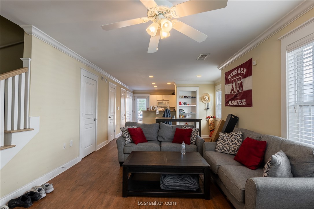 1725 South Harvey Mitchell Pkway 412