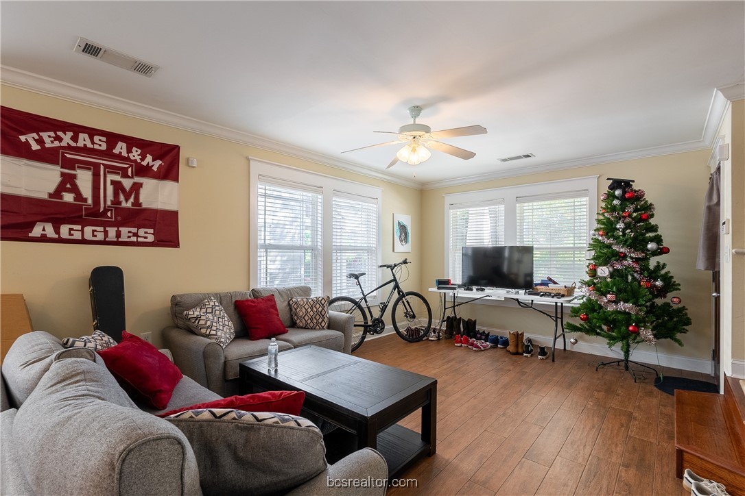 1725 South Harvey Mitchell Pkway 412