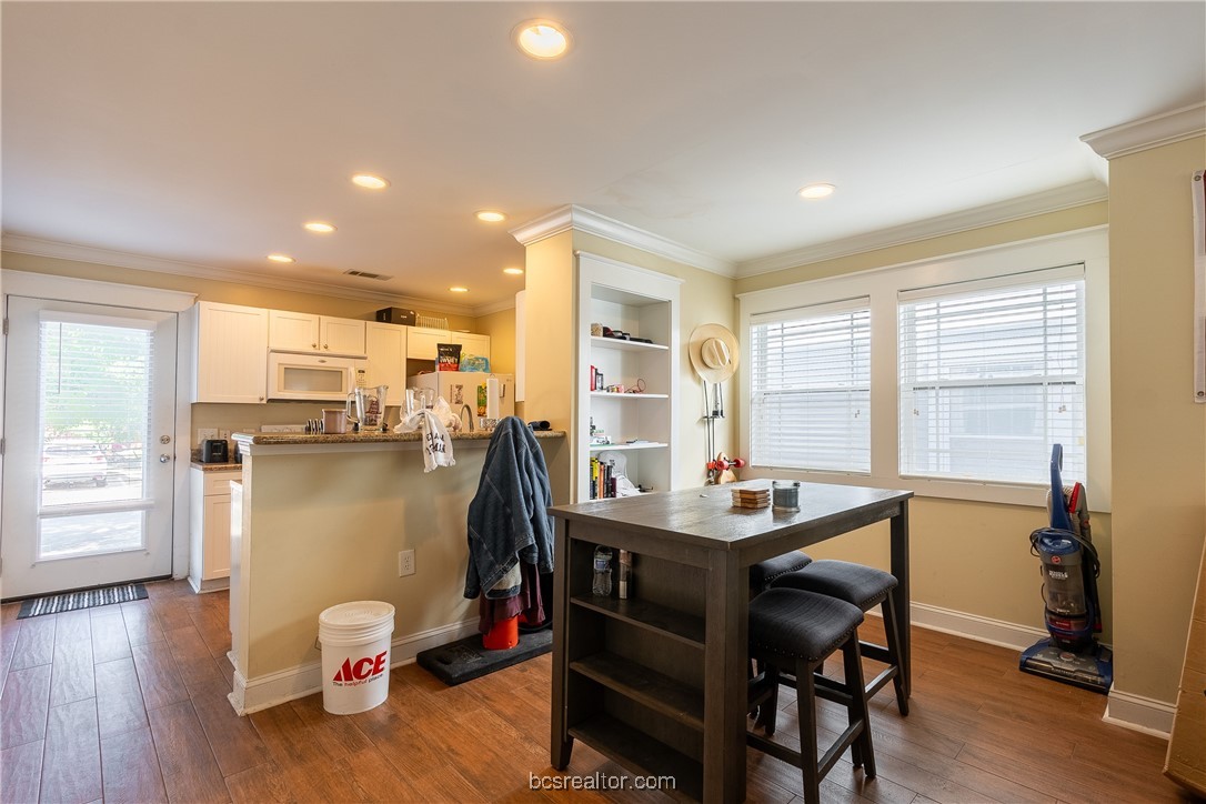 1725 South Harvey Mitchell Pkway 412