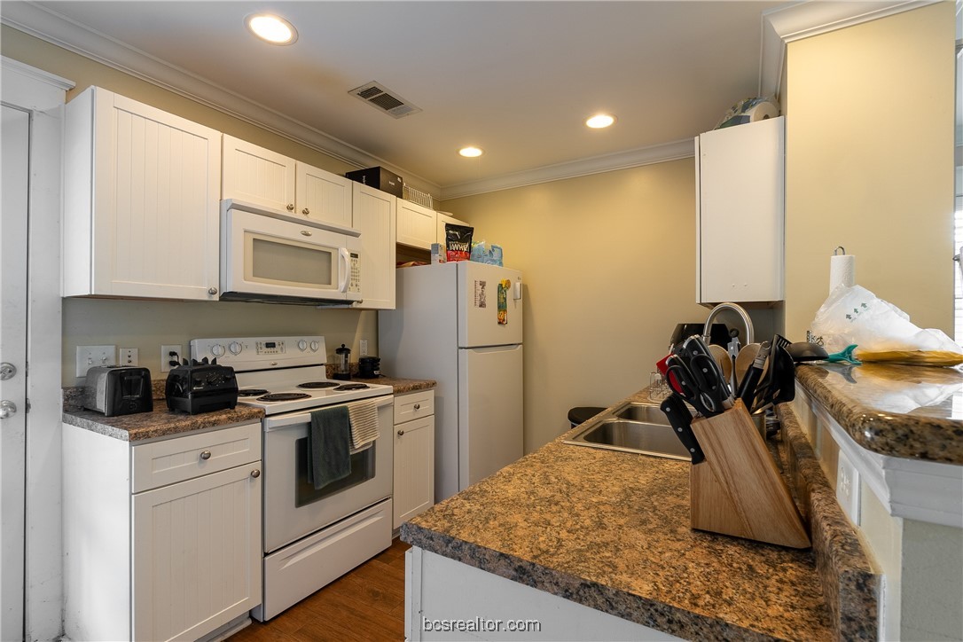 1725 South Harvey Mitchell Pkway 412
