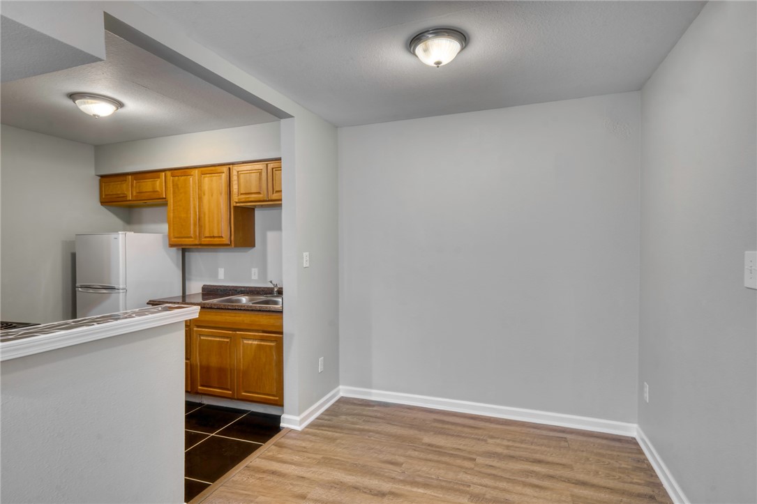 904 University Oaks Boulevard 117