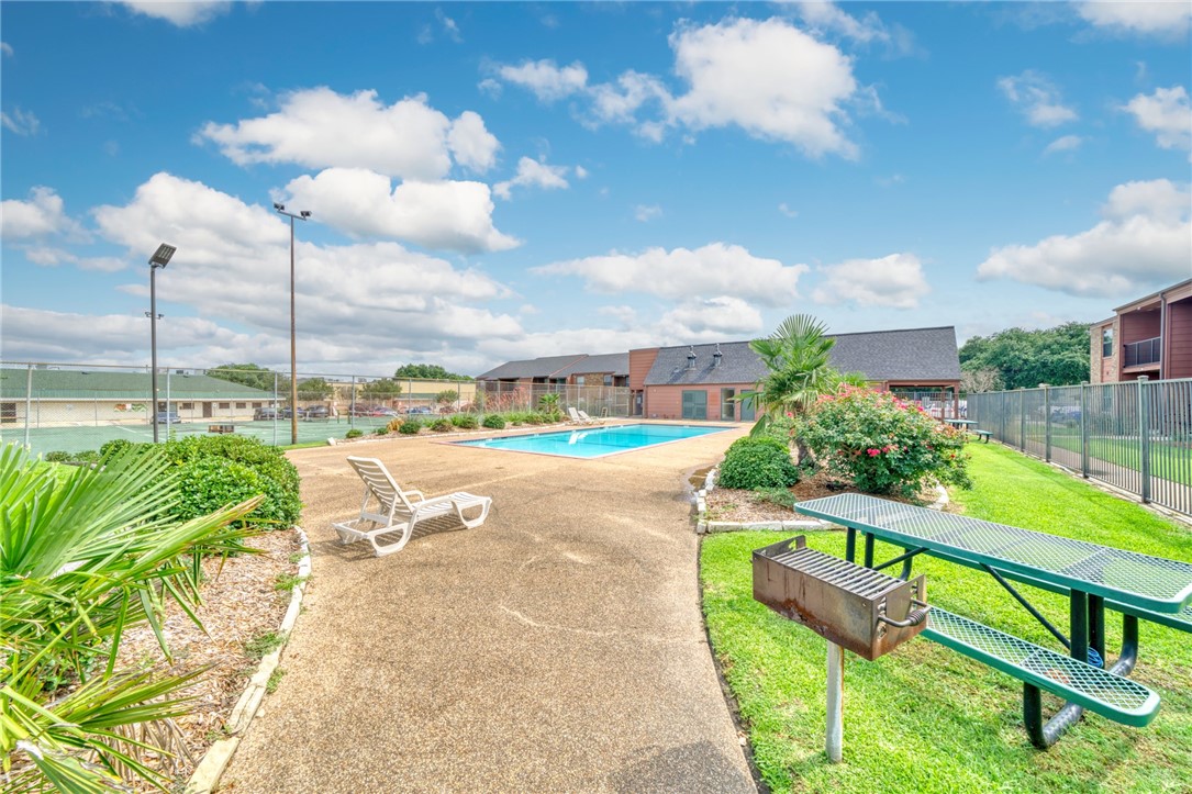 904 University Oaks Boulevard 117