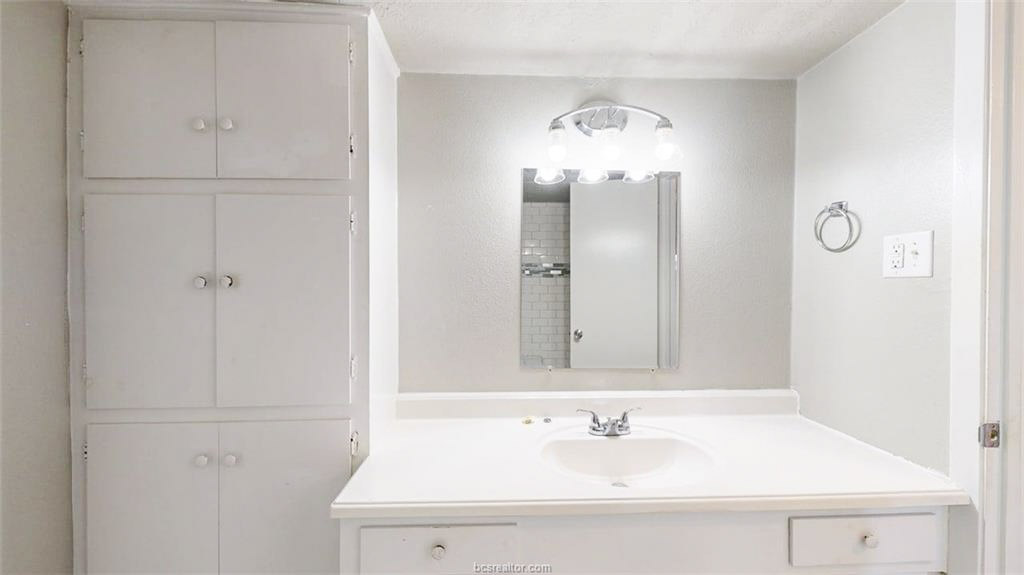 3800 East 29th Street 18