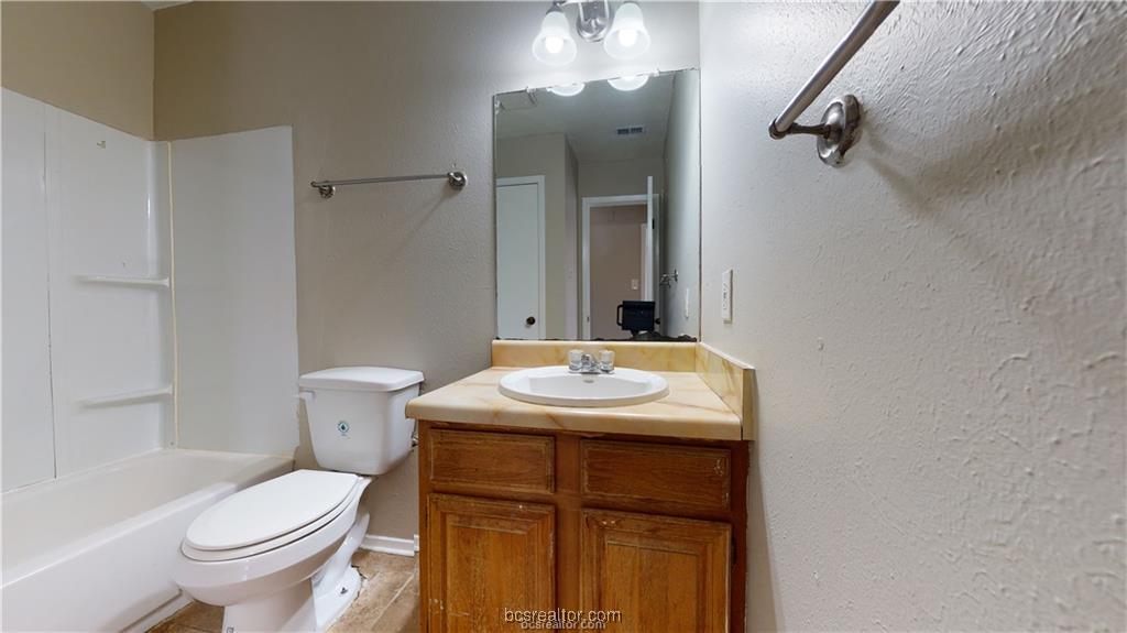 1527 Pine Ridge Drive A