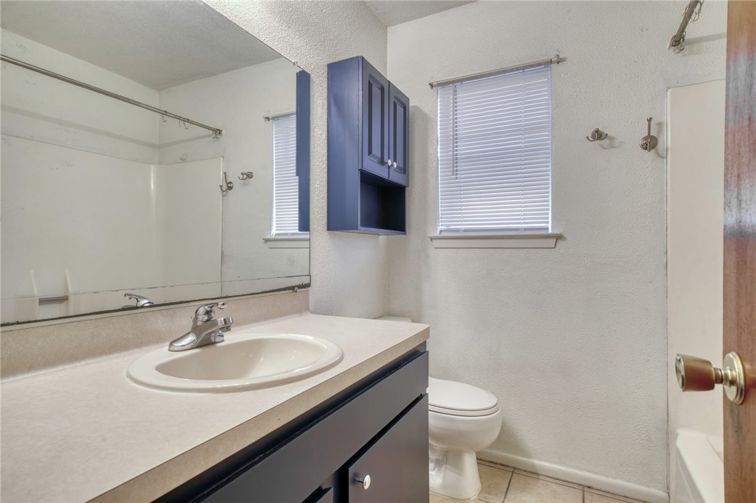 1613 Mossglenn Circle