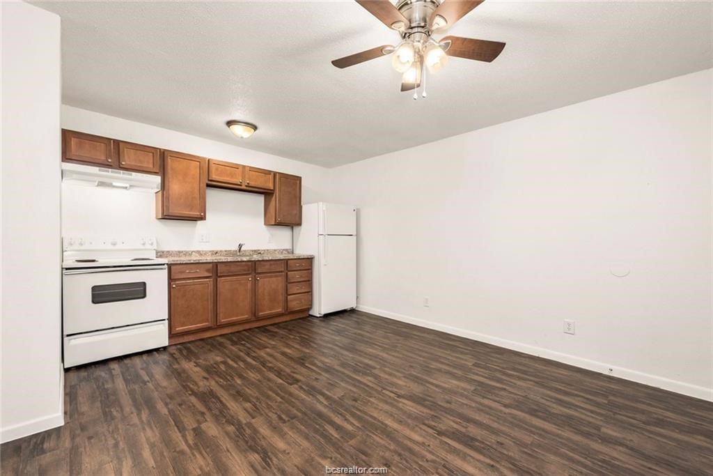 4305 College Main Street 10