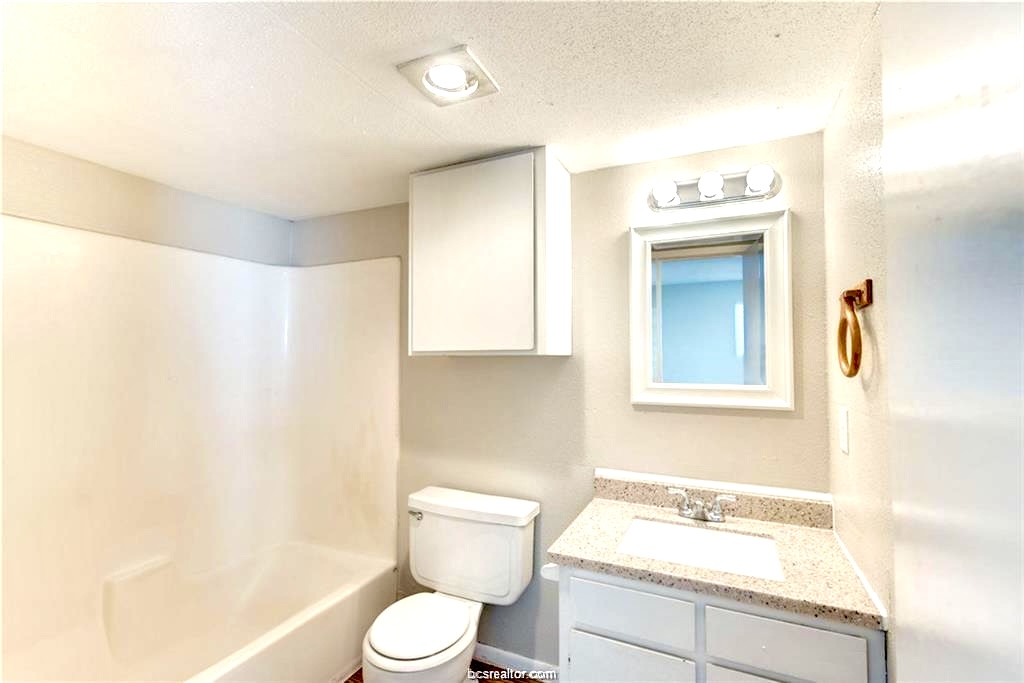 3900 Old College Road 21