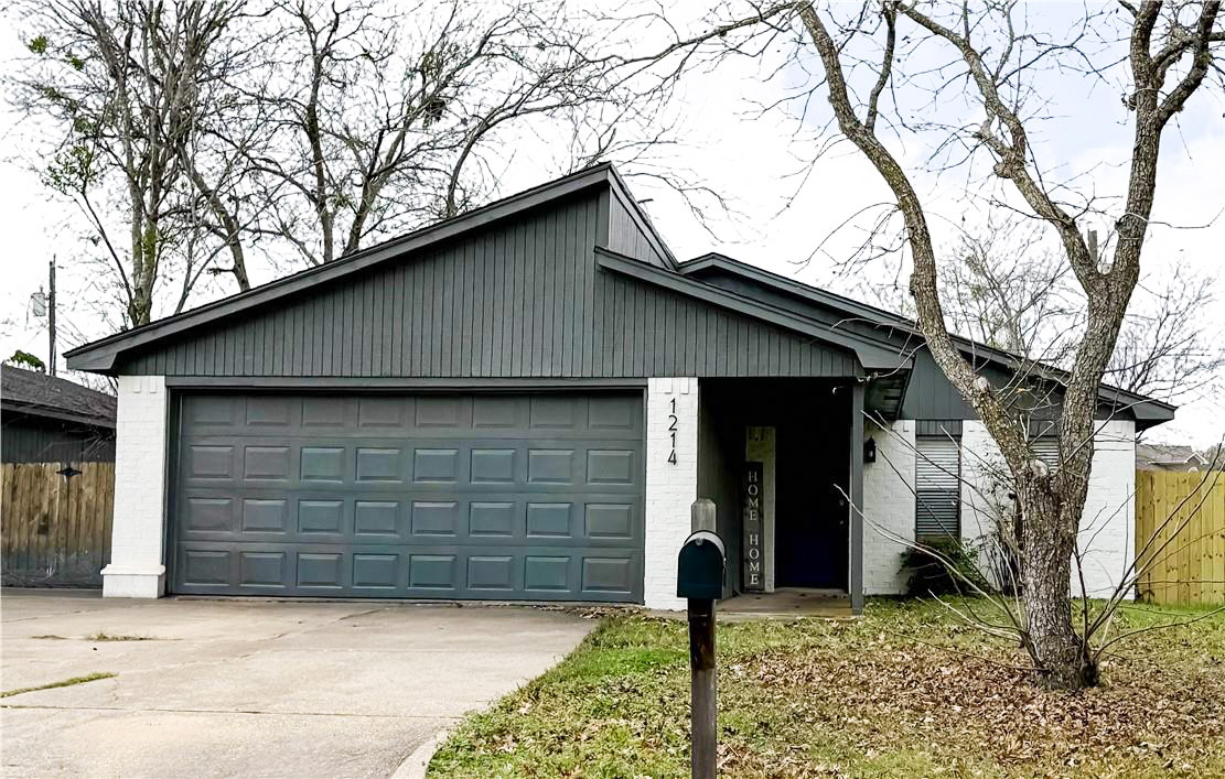 1214 Dexter Drive S