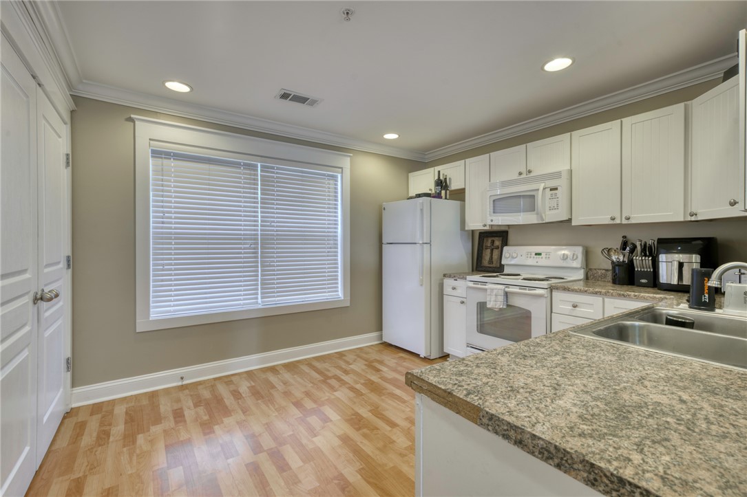 1725 Harvey Mitchell Parkway S 2124