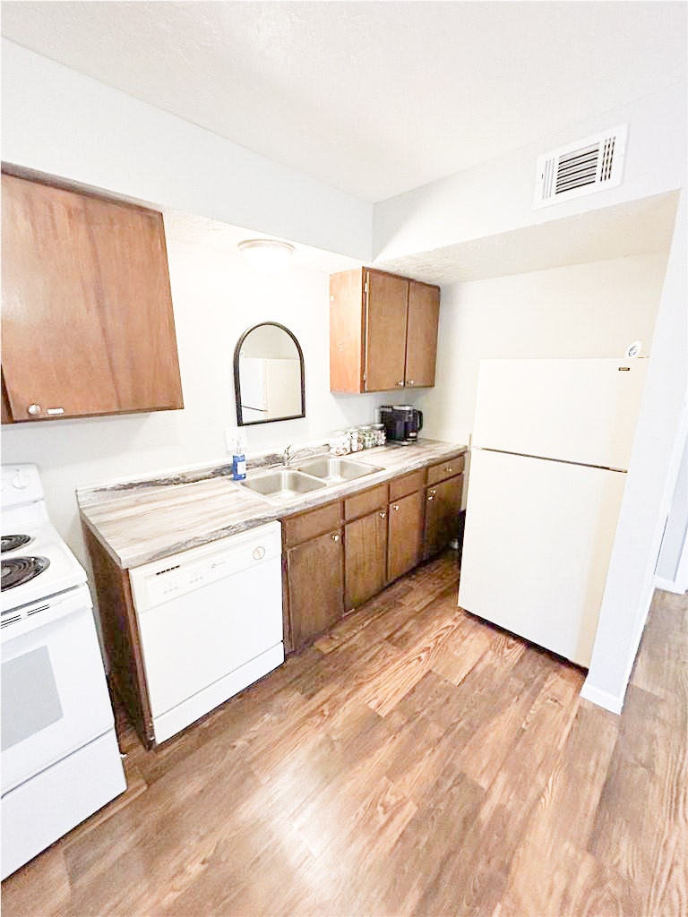 3900 Old College Road 28