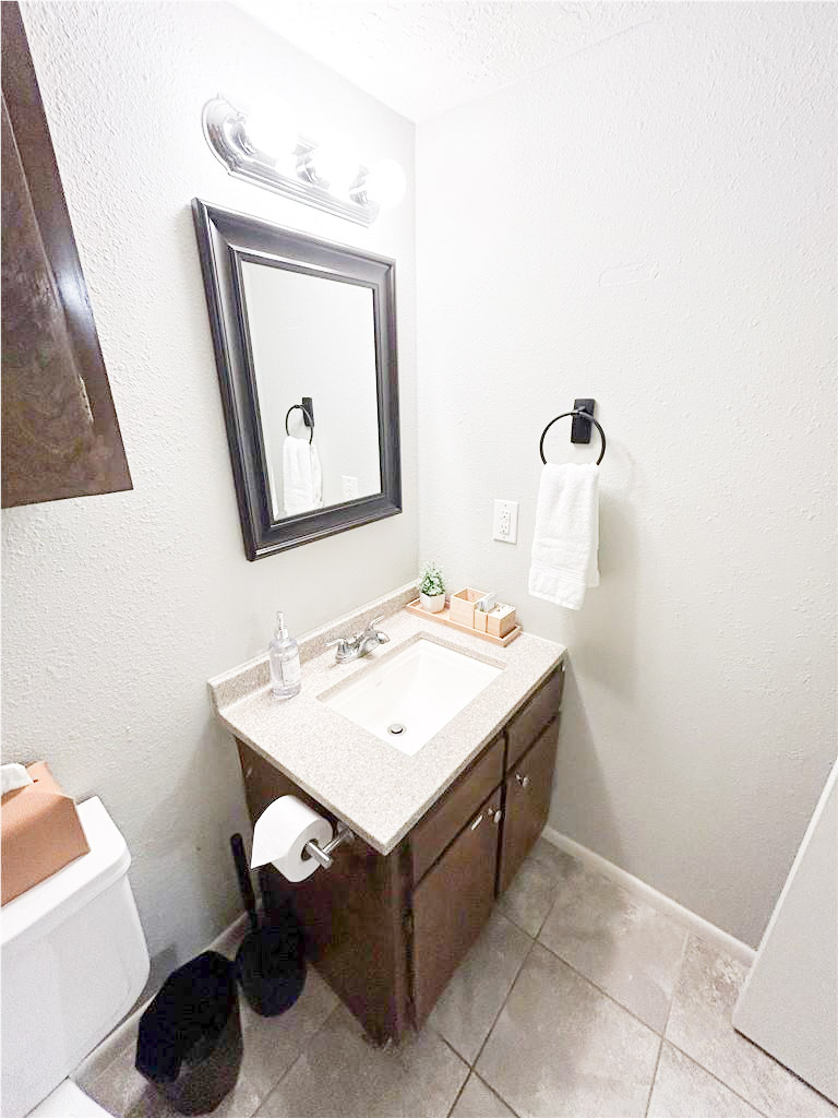 3900 Old College Road 28