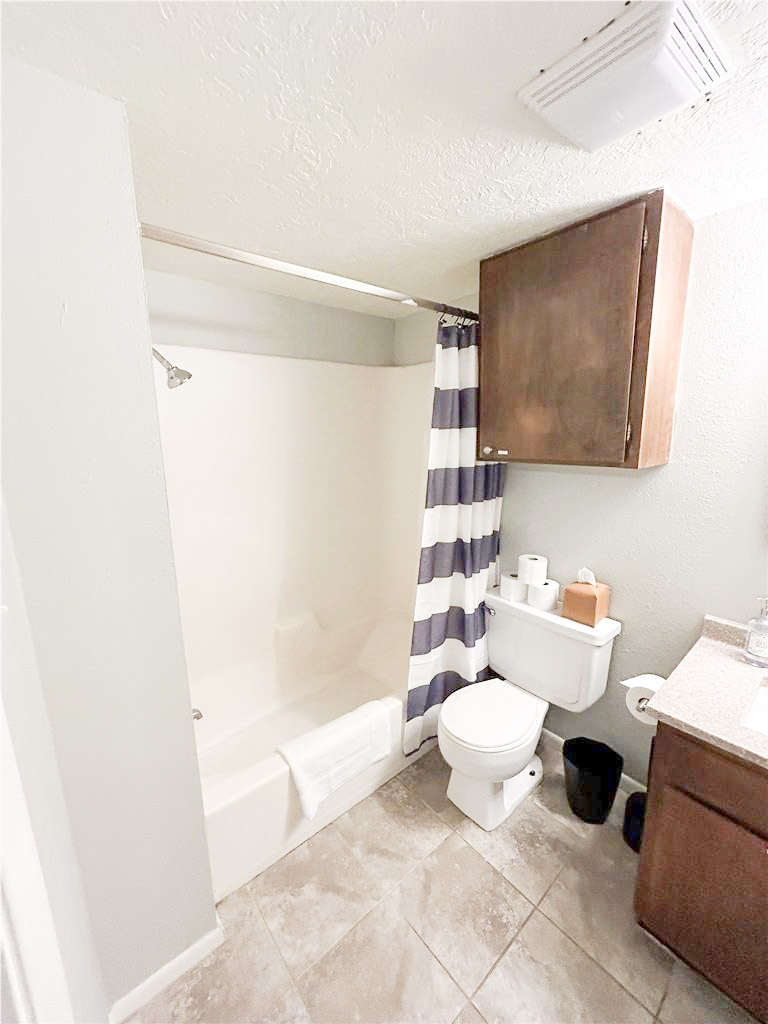 3900 Old College Road 28