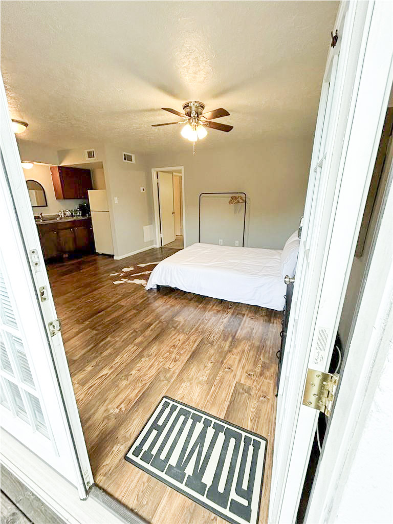 3900 Old College Road 28