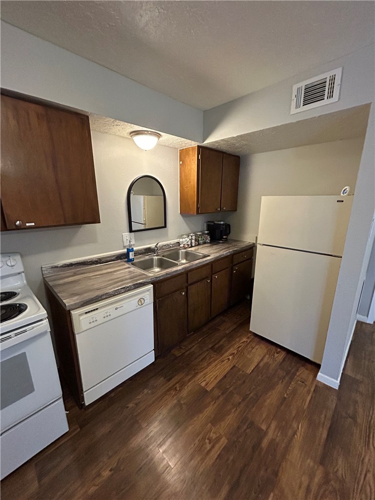 3900 Old College Road 28