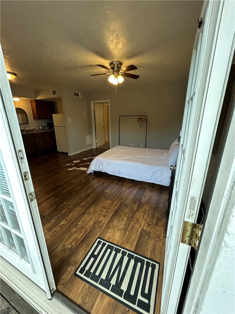 3900 Old College Road 28