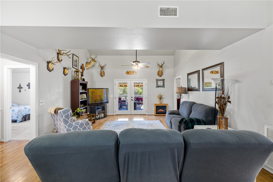 3287 Bradley Lane