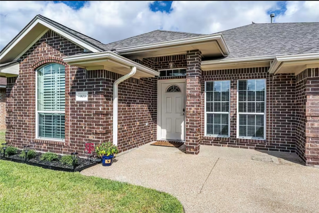 903 Whitewing Lane